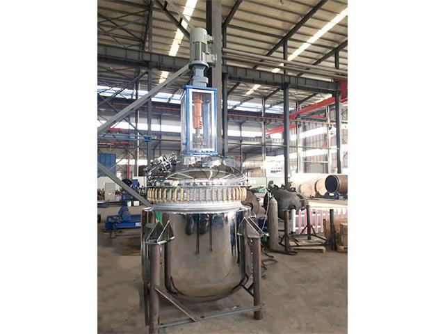 Reaktor berlapis kaca dengan kelongsong stainless steel